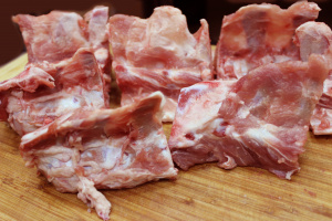 «Для студня» Полуфабрикат мясной из свинины мелкокусковой, мясокостный, категории Г, замороженный